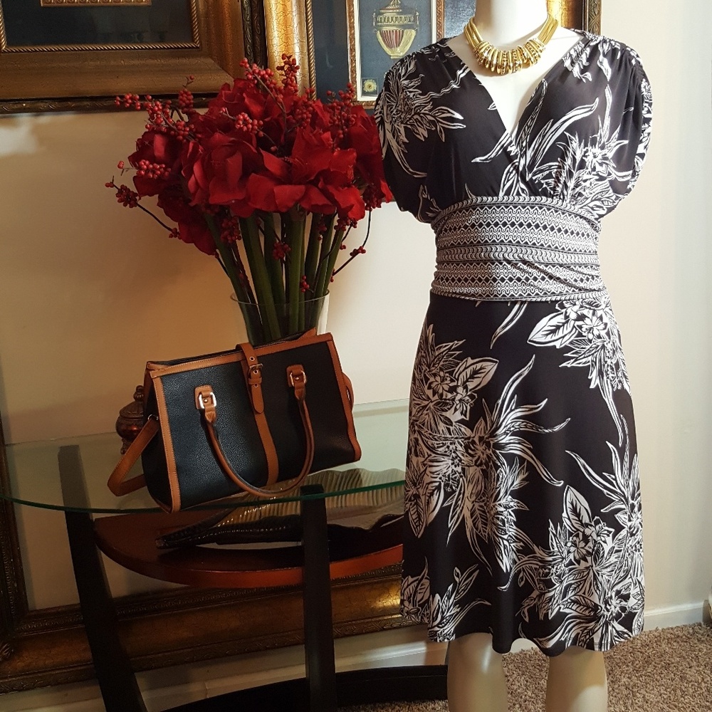 MAX AND CLEO DRESS SIZE S💥